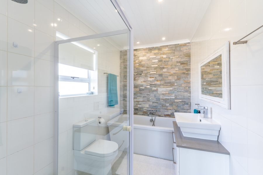 4 Bedroom Property for Sale in Oceanview Heights Western Cape